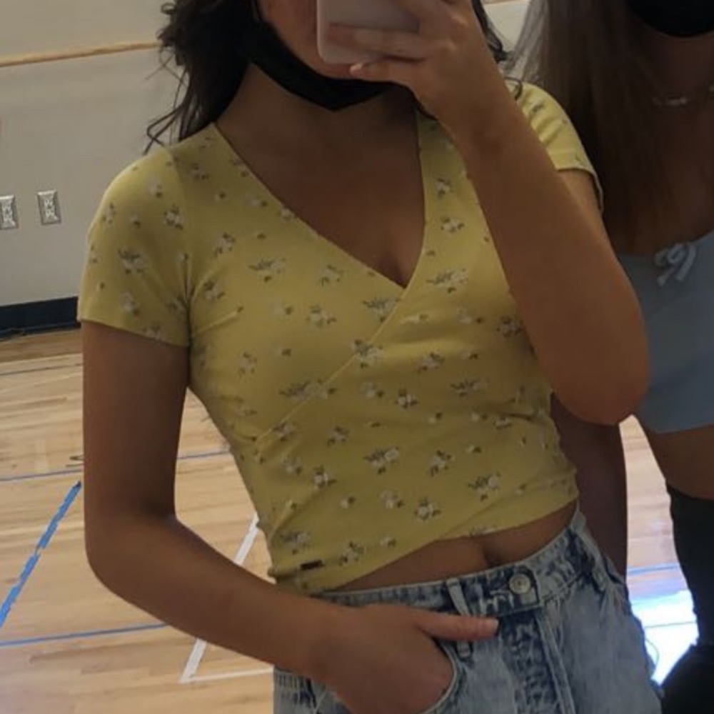 HOLLISTER yellow floral baby tee